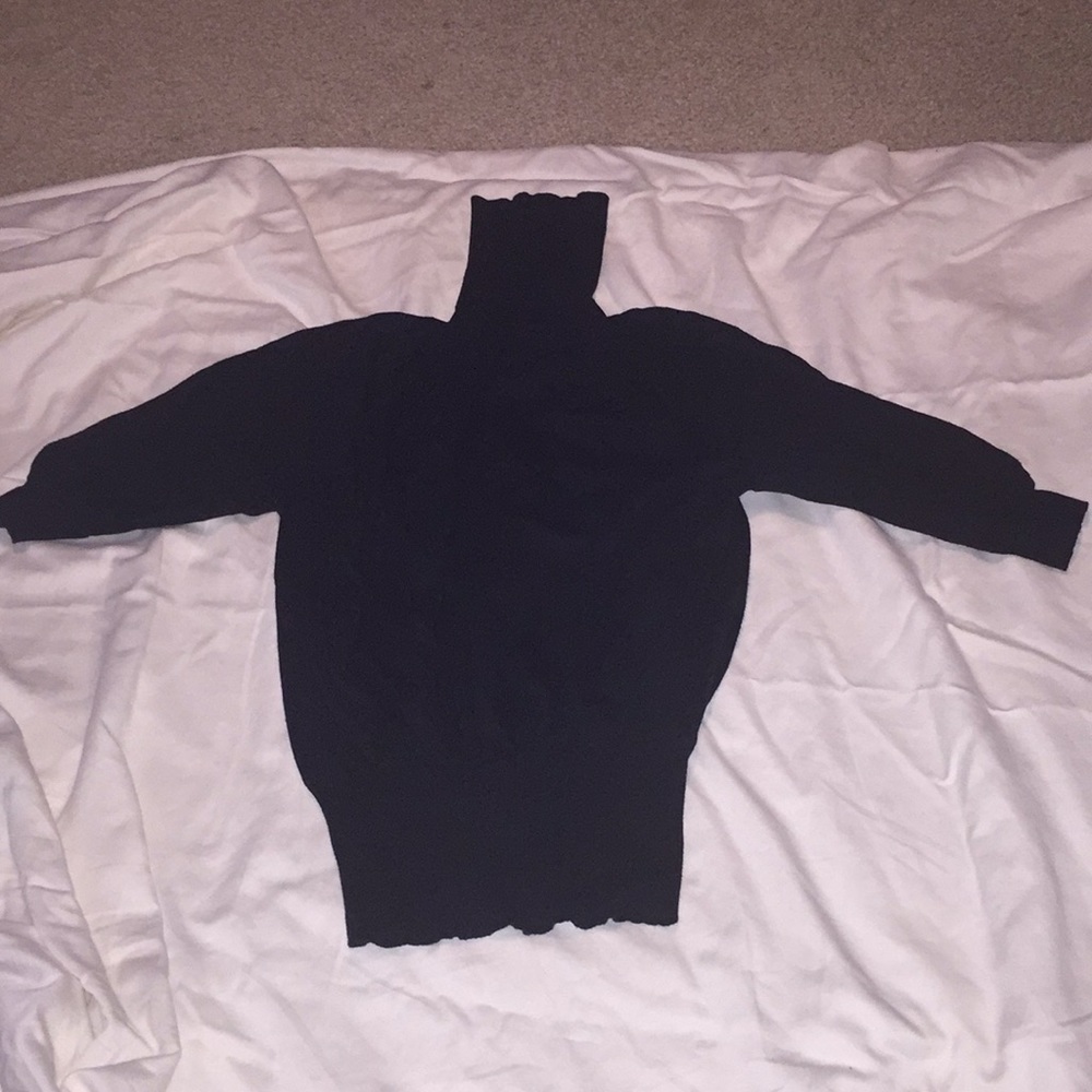 Short sleeve sweater